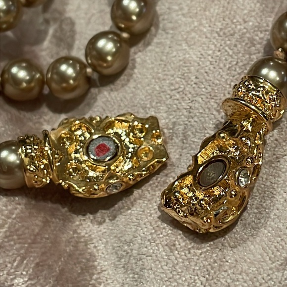 Joan Rivers Faux Pearl Necklace Magnetic Clasp 30” Gold Egg Clasp - Picture 5 of 7